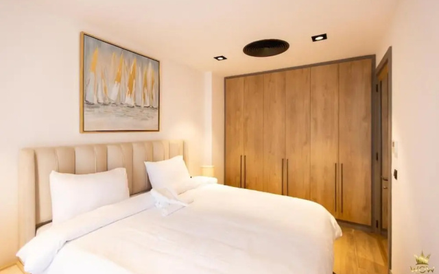 Diamond in City by wow property