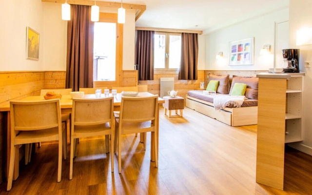 1 Bedroom Apartment + Sleeping Area for 6 People