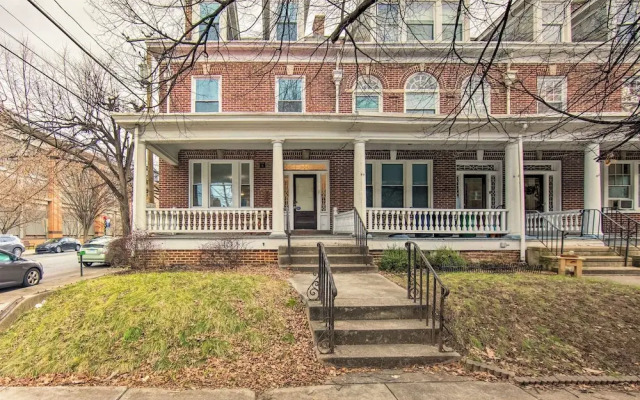 Roomy Lancaster Home: Walk to Dtwn & Hospital
