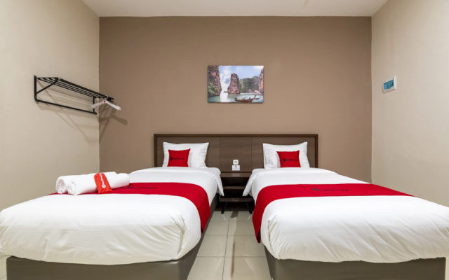 RedDoorz Plus near Ronggowarsito Museum Semarang
