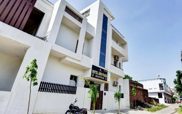 OYO 82184 Hotel Arn Plaza