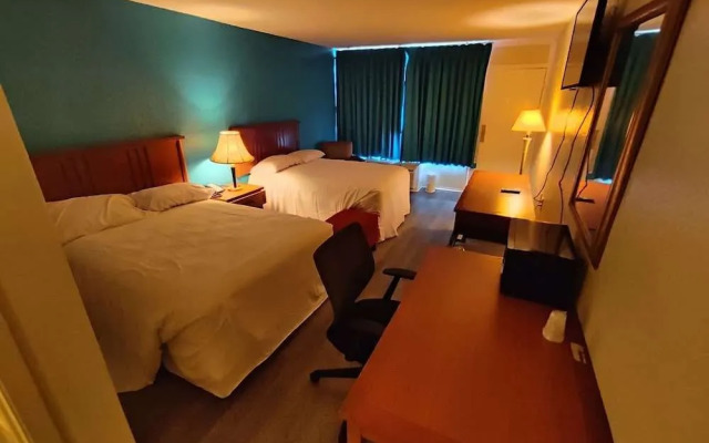 Clover Inn & Suites