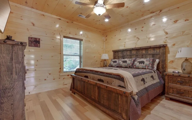 Smoky Mountain Splash by Jackson Mountain Rentals