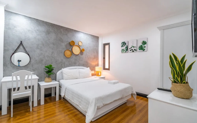 Chin Stays - Hotel and Apartment