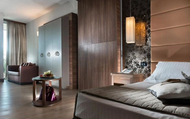 Waldorf Suite Hotel