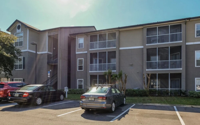 1 BR and 2 BR Jacksonville Beach Apt with Parking by Frontdesk