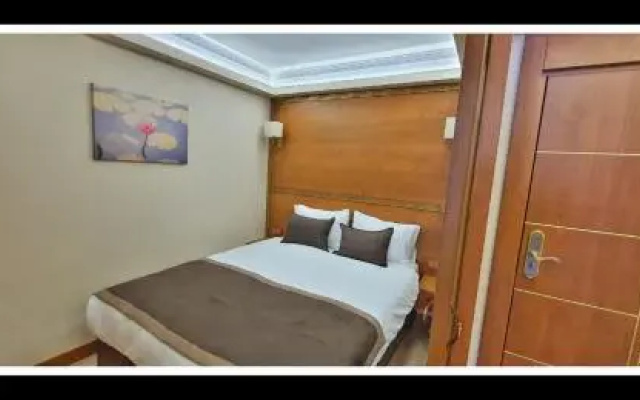 MB Deluxe Suite Hotel