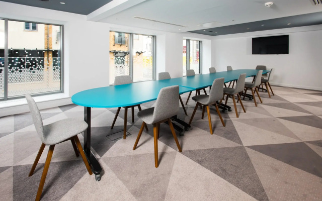 Holiday Inn Express Swindon City Centre by IHG