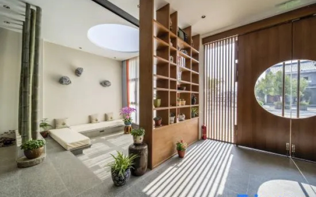 Zeyishan Homestay (Jiuhuashan Scenic Area Transfer Center)
