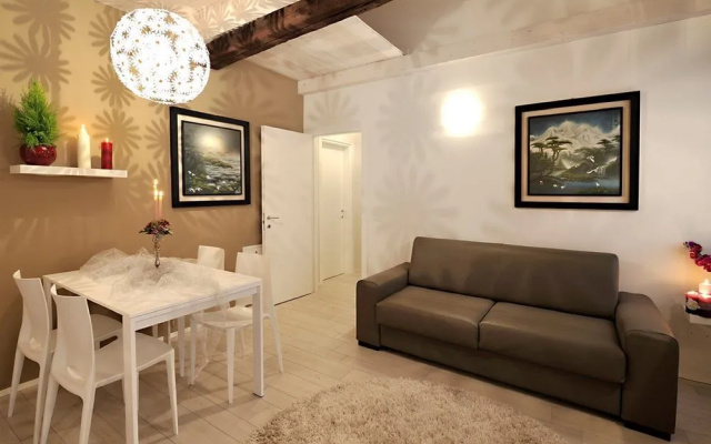 Lovely Canal View Apartment