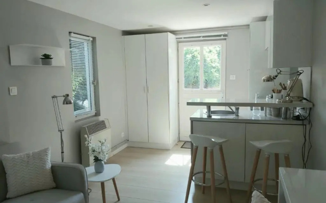 Charmant Studio Sur Cour a Lyon 9e Mont D'or (Adults Only)