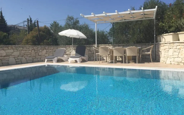 Villa Petrino - central flat location within Kassiopi. Sleeps 8