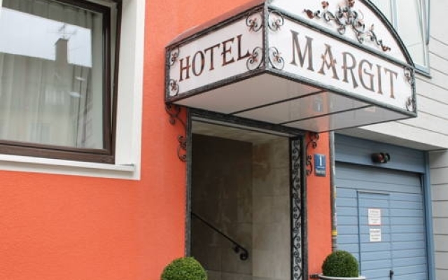 Отель Pension Margit вид на фасад