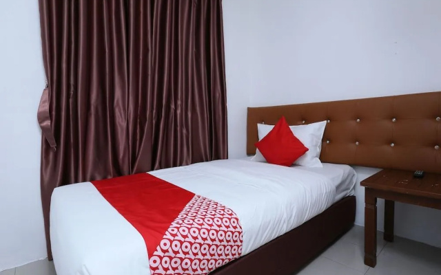 OYO 89672 EG Hotel JJ