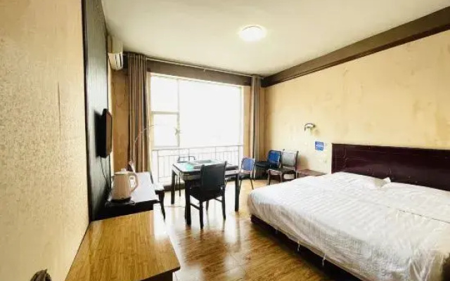 Juxian Business Hotel (Tongren High-speed Railway Station)