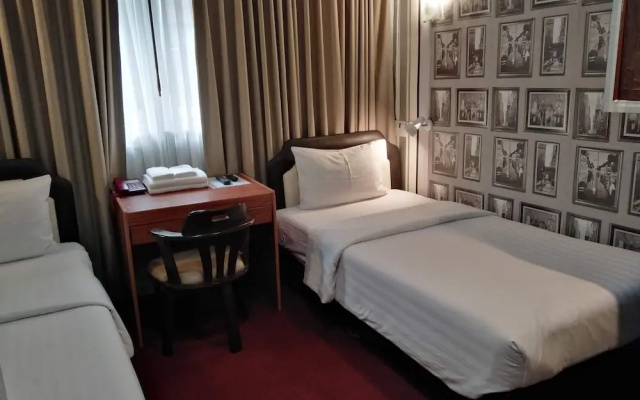 14 Plus 1 Hotel