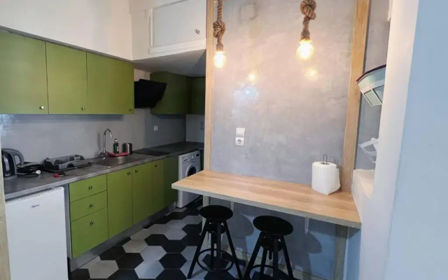 Stathmos Larissis A, a cozy 2BR Apartment, Clo...