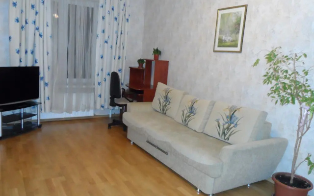 At Moskovskaya Metro Apartment