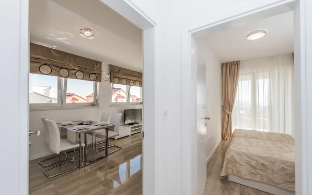 Apartments with Pool Villa Zora