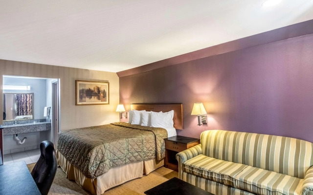 Rodeway Inn Arlington Entertainment District Area