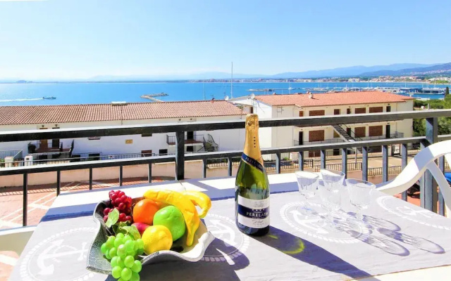 Apartment in Roses by the Beach & Marina