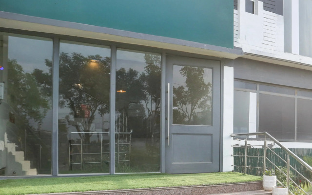 OYO Townhouse 76608 Vero