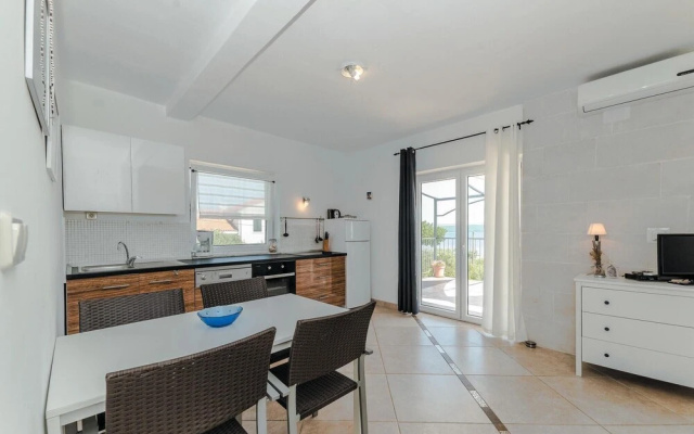 Amazing Home in Dobropoljana With 6 Bedrooms and Outdoor Swimming Pool
