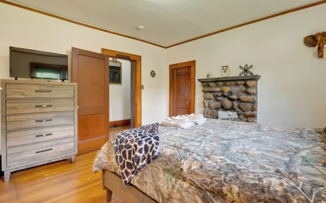 Hike + Explore: Mountain-view Escape in Candler