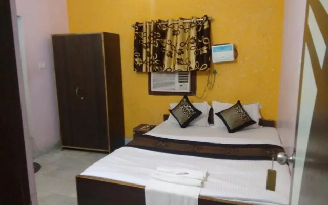 Flagship 87482 Hotel Lord Shiva