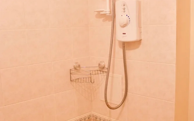 3 Bedroom Flat In Edinburgh