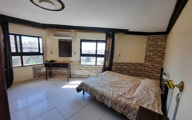 Al-Khalili Apartment