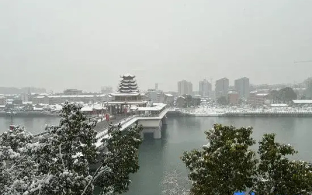 FUNMEE Hotel (Zhijiang Longjin Fengyu Bridge, Huaihua)