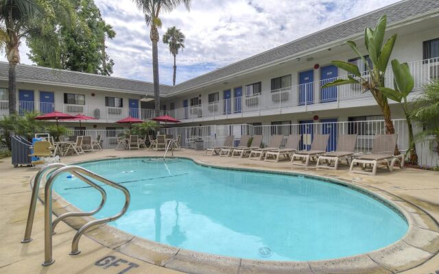 Motel 6 Los Angeles - Baldwin Park 2