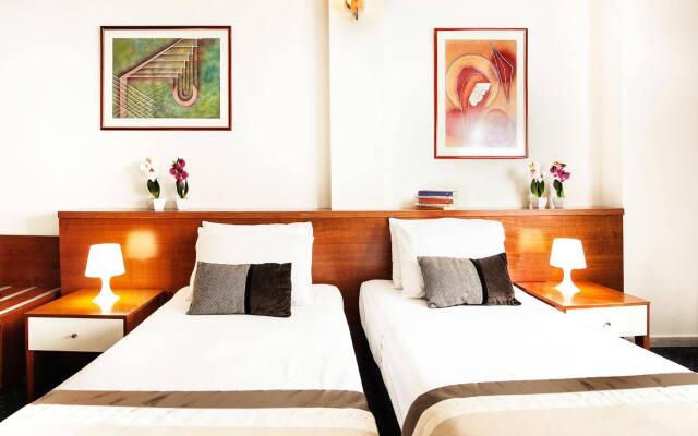 Plaza Hotel комната для гостей