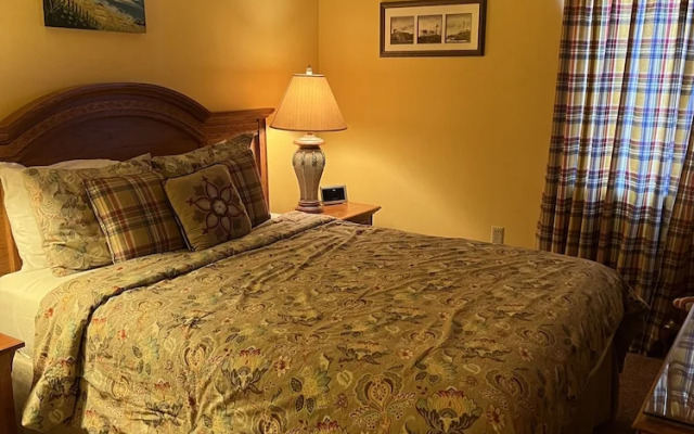 River Place #24 - 3 Br Condo
