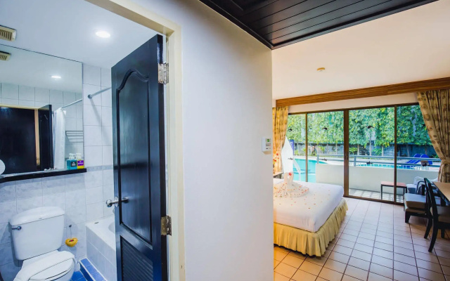 Karon Whale Resort
