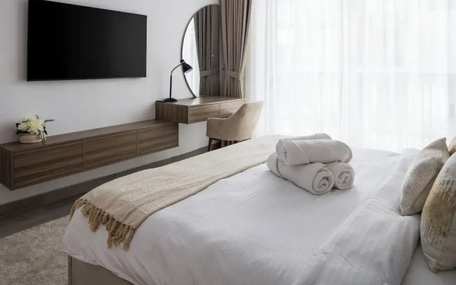 Waves - Luxury Meets Comfort Modern 1