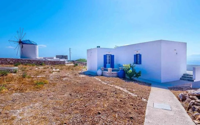 Spacious 2 Bedroom House with Fantastic Yard