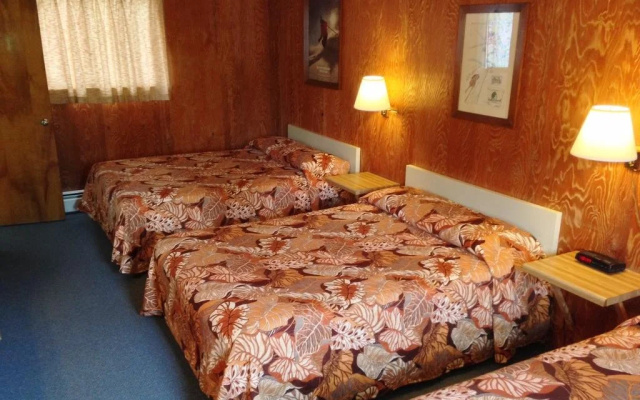 Indianhead Ironwood Motel