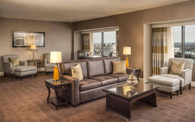 The Plaza Hotel Columbus at Capitol Square
