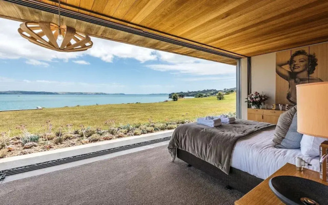 Waiheke Island Coastal Retreat