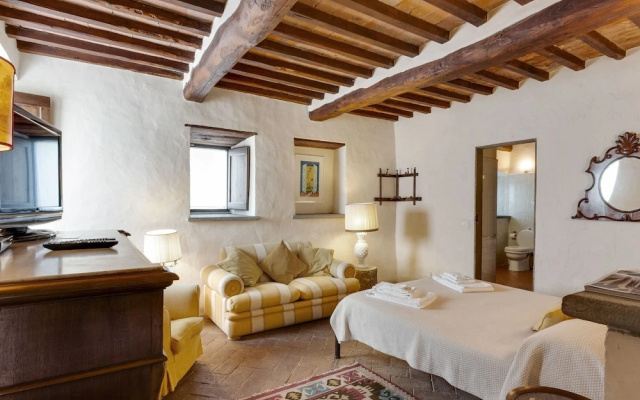 Picturesque Apartment in Montefiridolfi with Swimming Pool