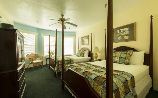 Lakeside Inn