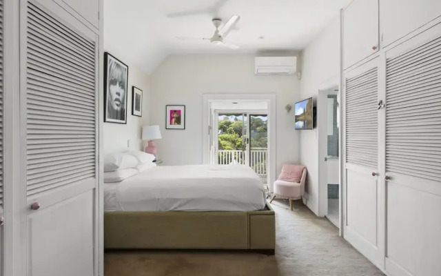 Poolside Stay - Close to Taronga Zoo & Luna Park