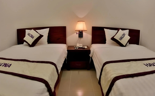 Halona Hotel
