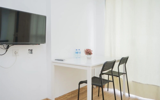 Fancy And Nice Studio Room At Casa De Parco Apartment