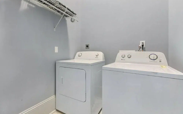 Modern 1-BD Near French Quarter | Walk to Superdome