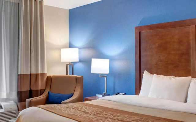 Comfort Inn & Suites, Caldwell,  OH
