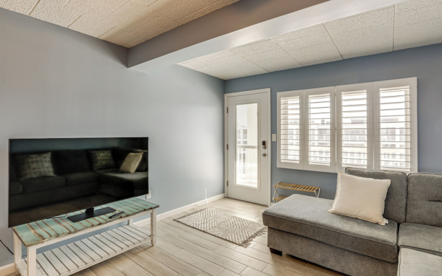 Oceanside Retreat in Mantoloking: Walk to Beach!