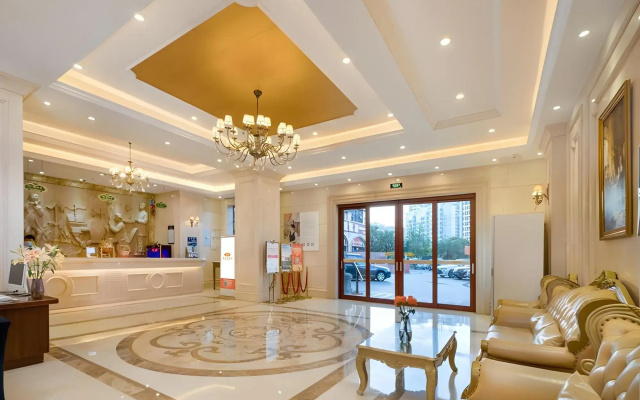 Beihai Manju Hotel (Yintan Qiaogang Folk Street Branch)